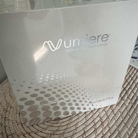 NEW Numiere Lumina Plus Microcurrent LED Tightening Sculpting Wrinkle laser $700